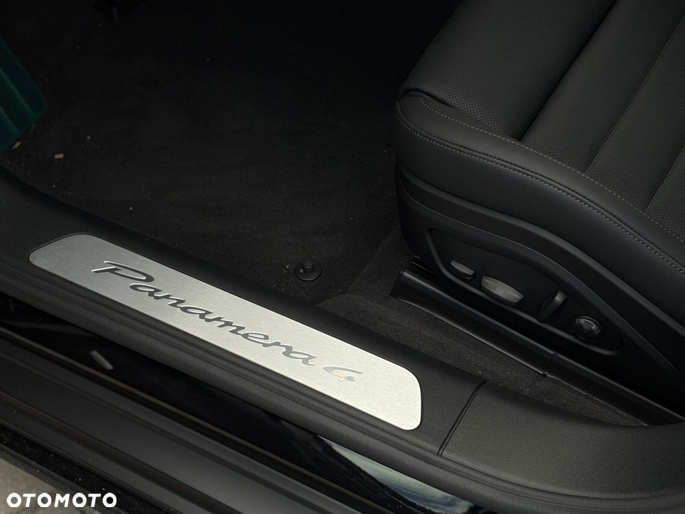 Porsche Panamera - 21