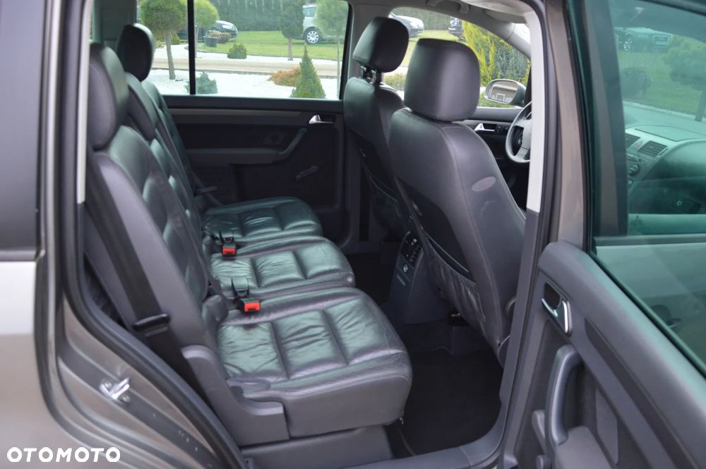 Volkswagen Touran 1.9 TDI Highline - 26