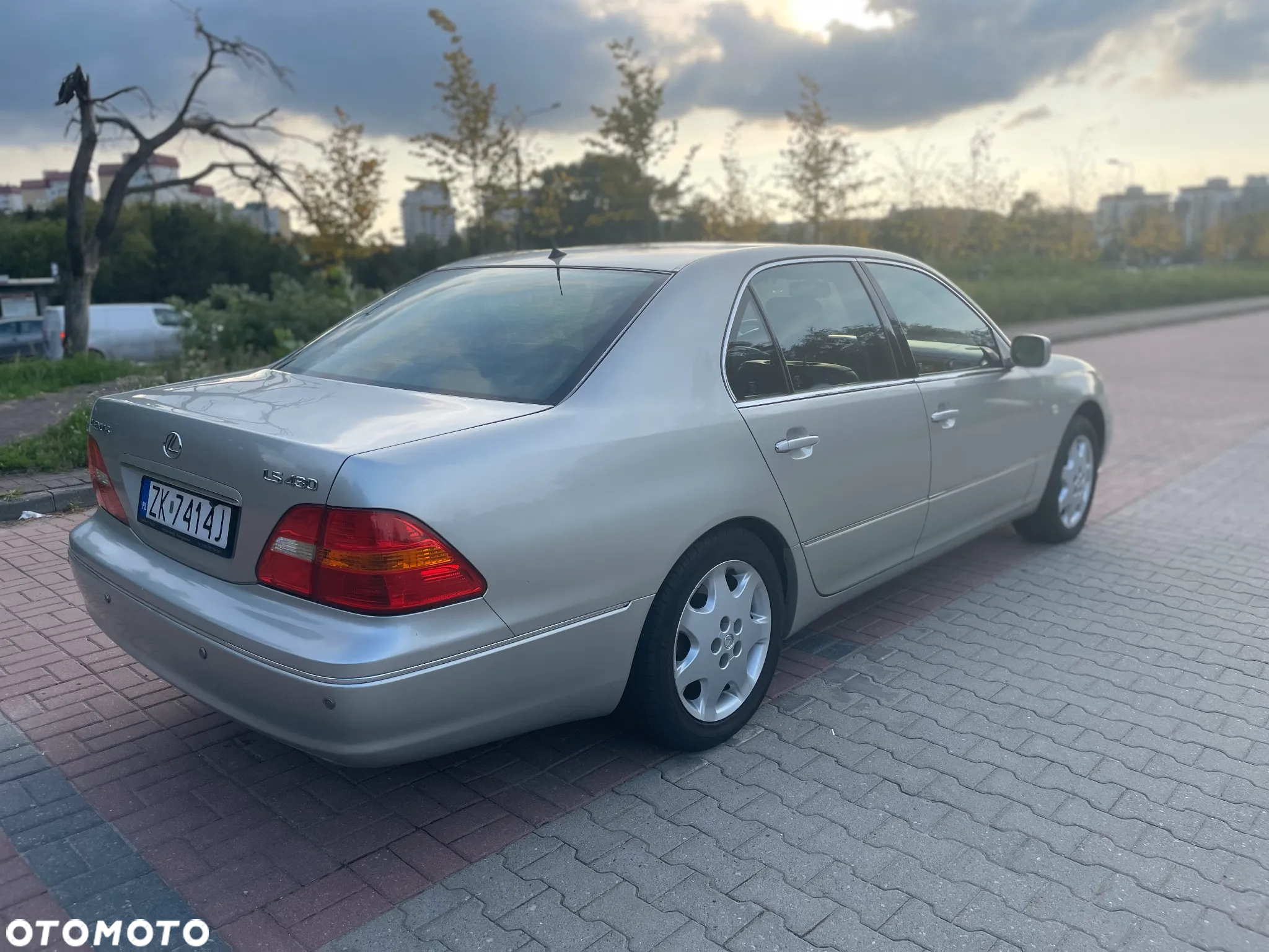 Lexus LS - 4