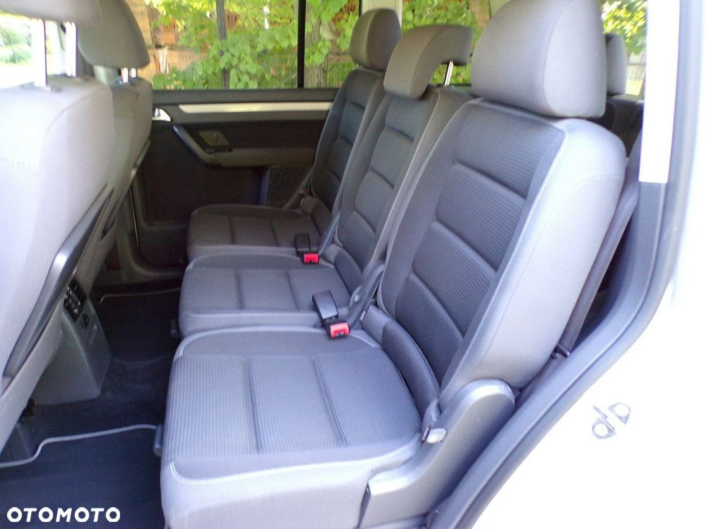 Volkswagen Touran - 24