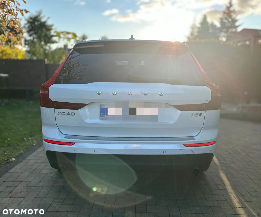 Volvo XC 60 T5 AWD Momentum - 4