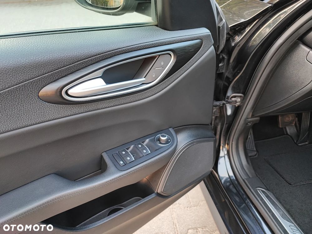 Alfa Romeo Giulia 2.2 AT8 Super - 19