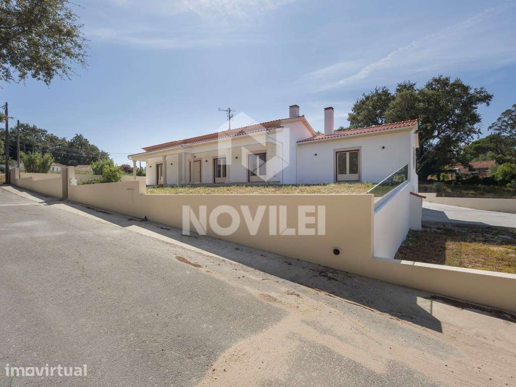 Moradia Isolada Térrea, renovada, 1500m2 de terreno murados - Grande imagem: 2/31
