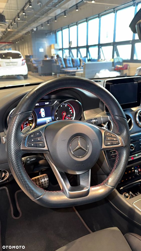 Mercedes-Benz CLA 220 4-Matic AMG Line - 11