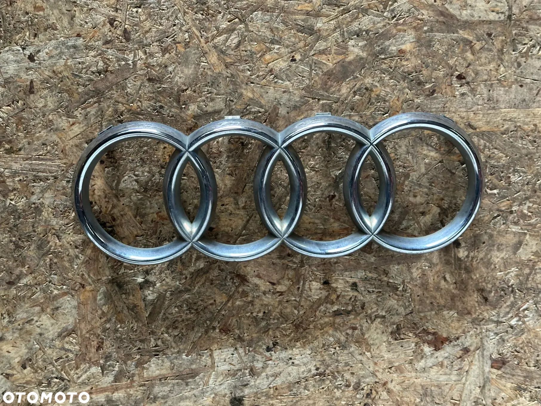 ZNACZEK EMBLEMAT AUDI A3 8P  8P0853605 - 1
