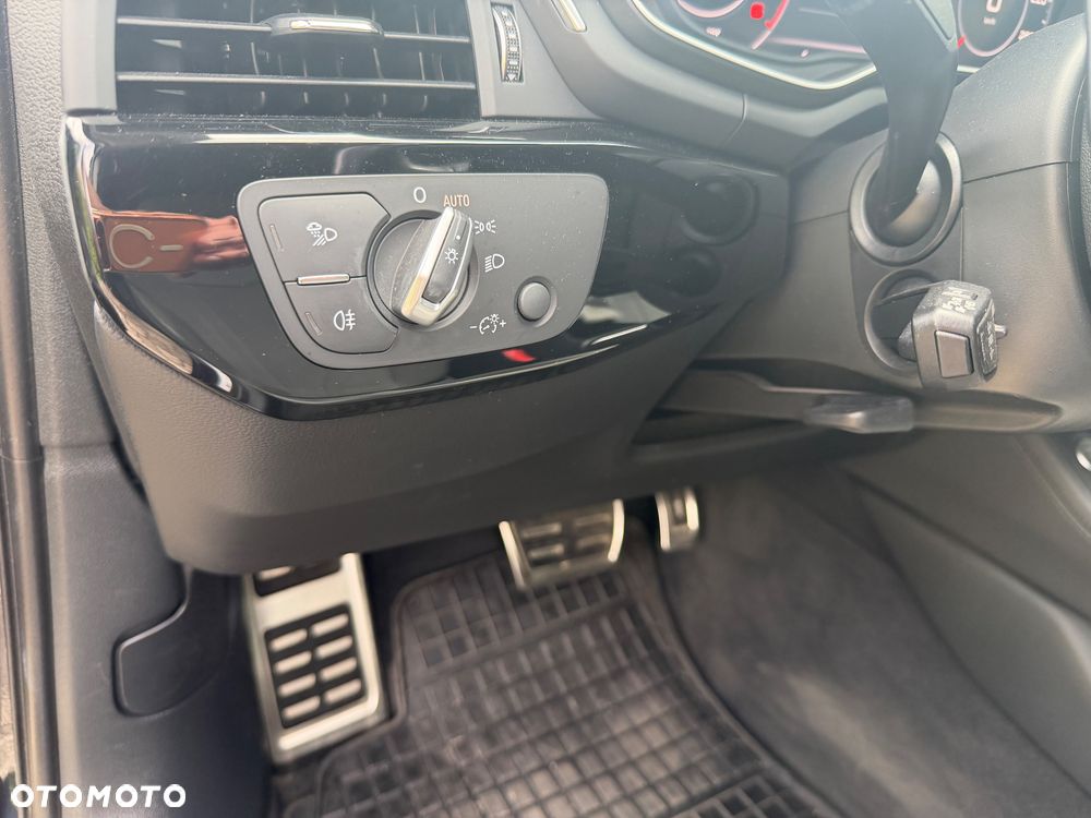Audi A4 Avant 40 TDI S tronic S line - 38