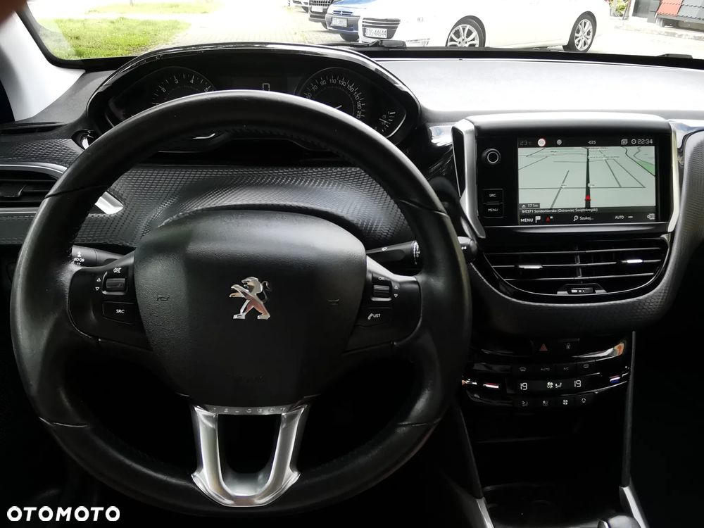 Peugeot 2008 1.2 Pure Tech Style EU6 - 12