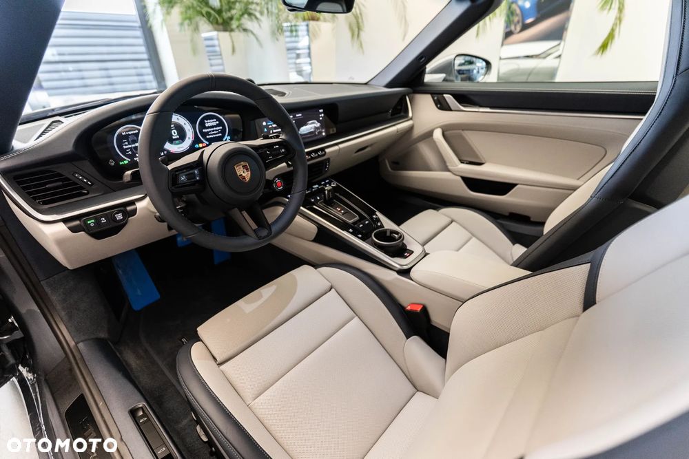 Porsche 911 Targa 4 GTS - 8