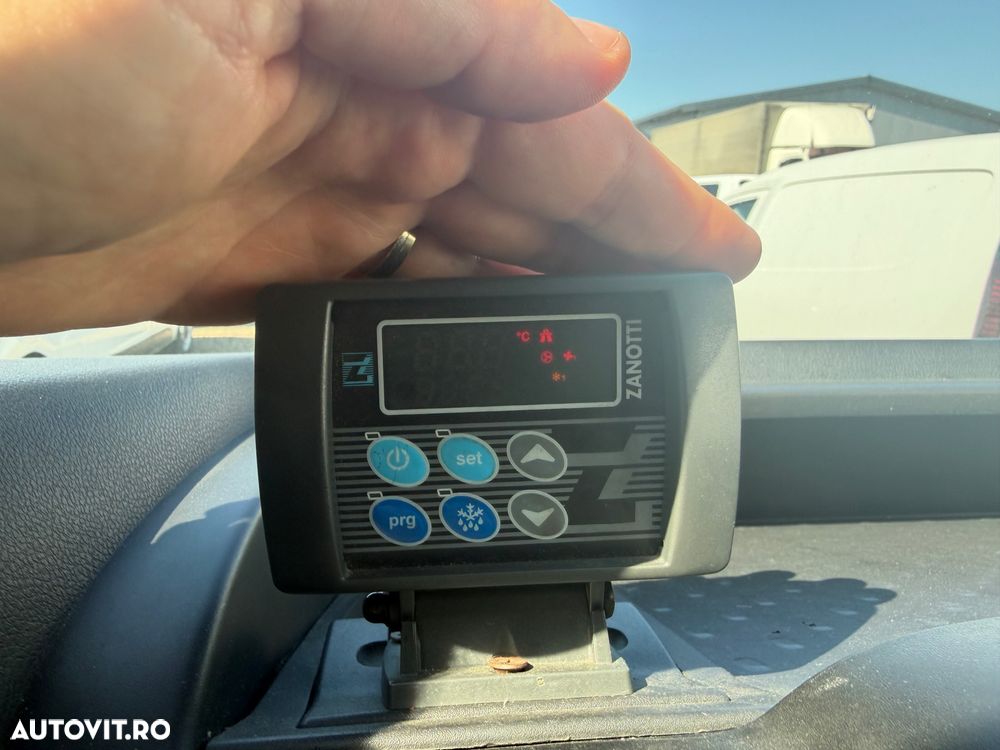 Renault Trafic - 13