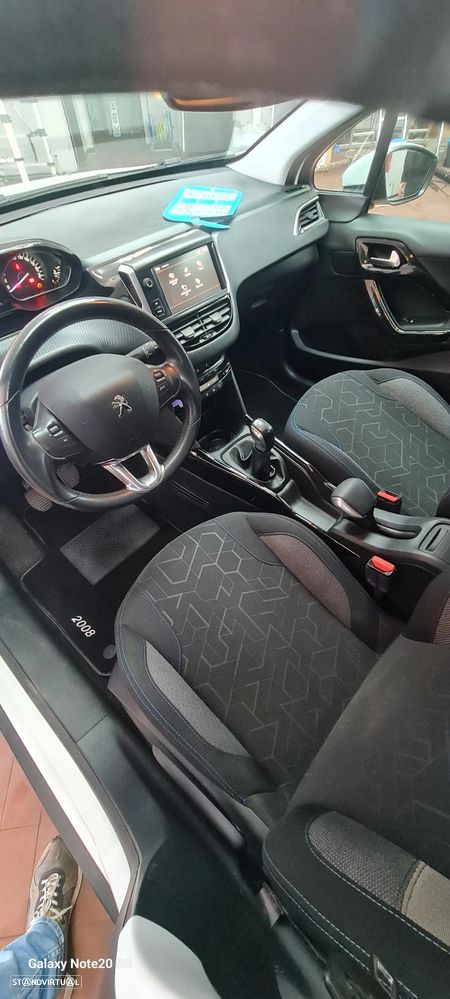 Peugeot 2008 BlueHDi 100 STOP & START Signature - 18