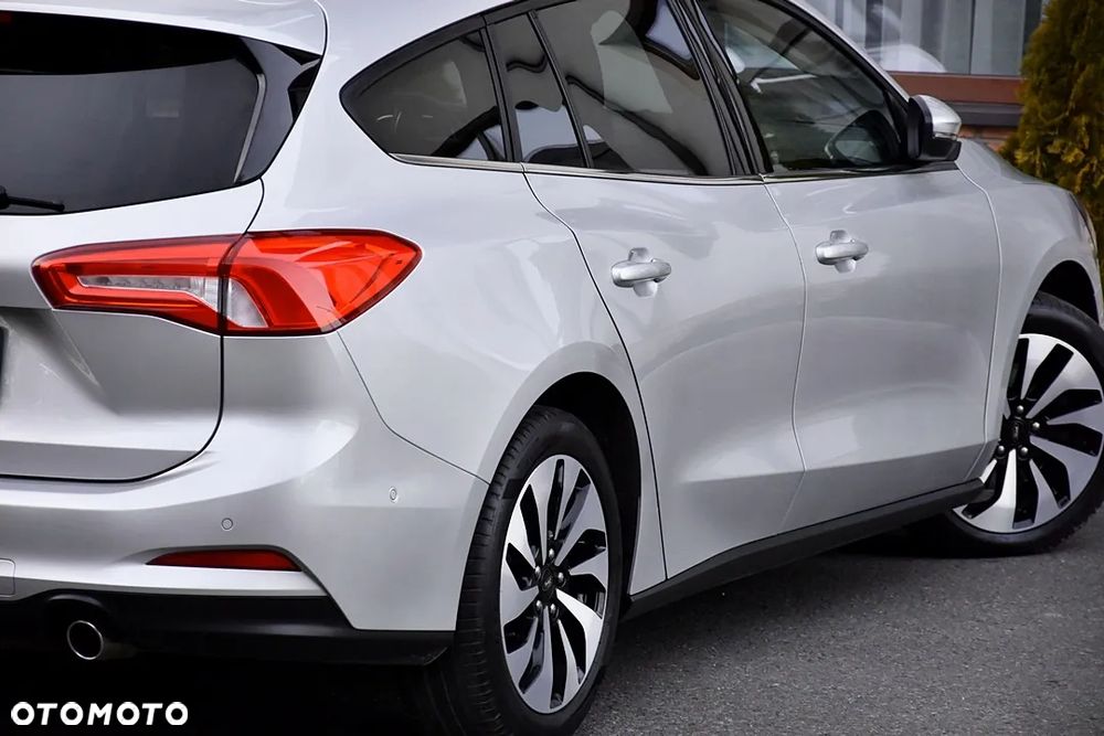 Ford Focus 1.5 EcoBlue Start-Stopp-System TITANIUM DESIGN - 9