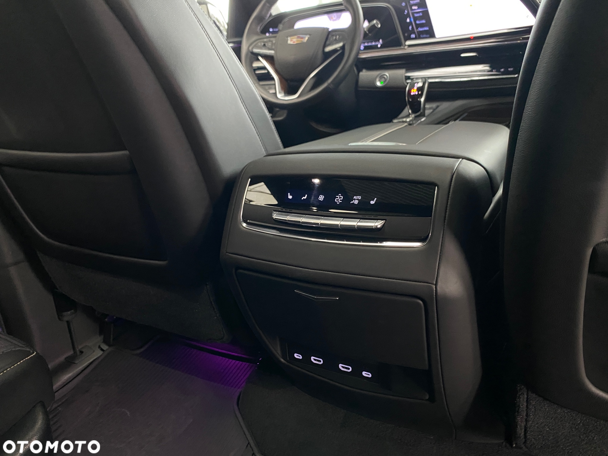 Cadillac Escalade 6.2 V8 AWD AT Platinum - 31