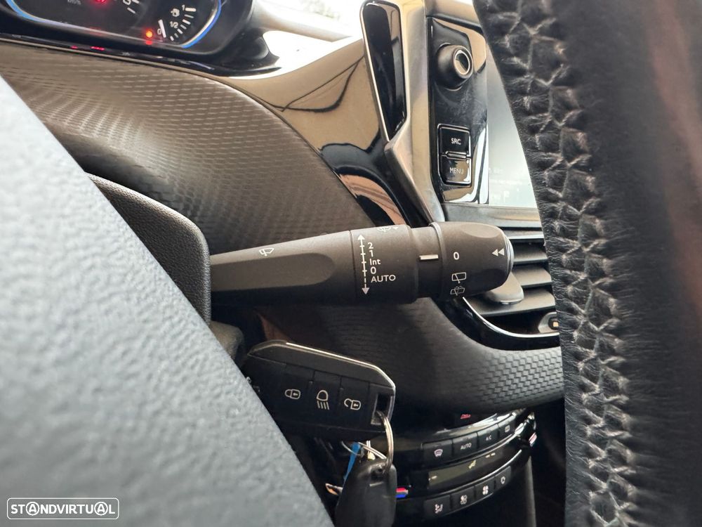 Peugeot 2008 1.2 PureTech Allure - 17