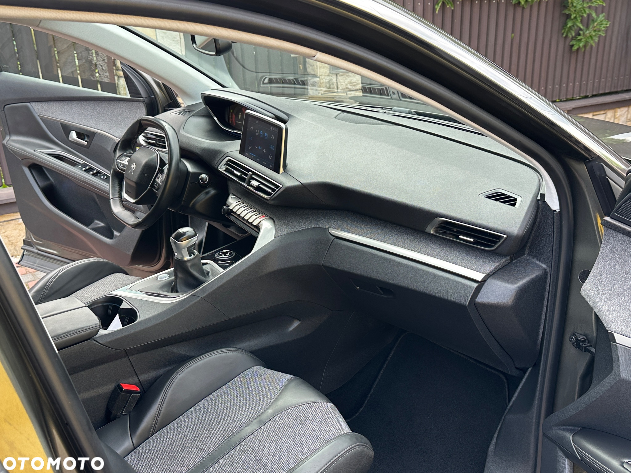 Peugeot 3008 1.6 BlueHDi Allure S&S - 16