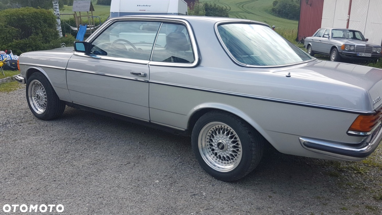 Mercedes-Benz W123 - 7