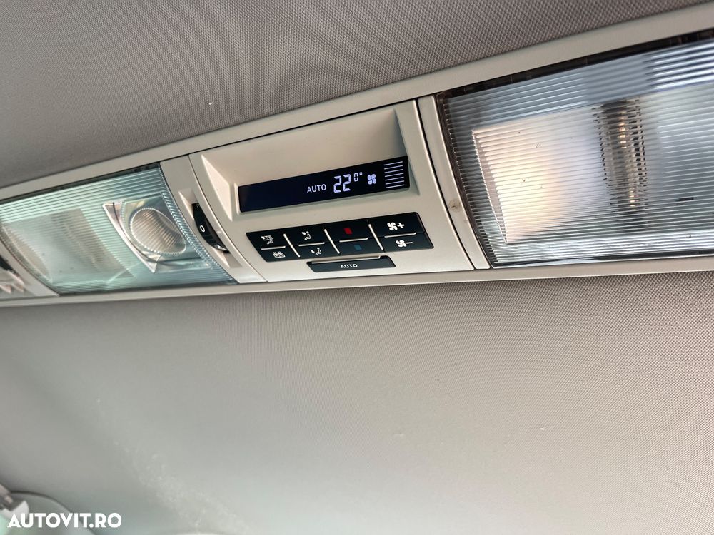 Volkswagen Caravelle - 26