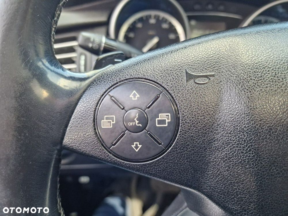 Mercedes-Benz Klasa R 350 CDI L DPF 4Matic 7G-TRONIC - 16