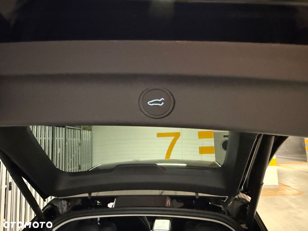 Tesla Model Y Long Range AWD - 11