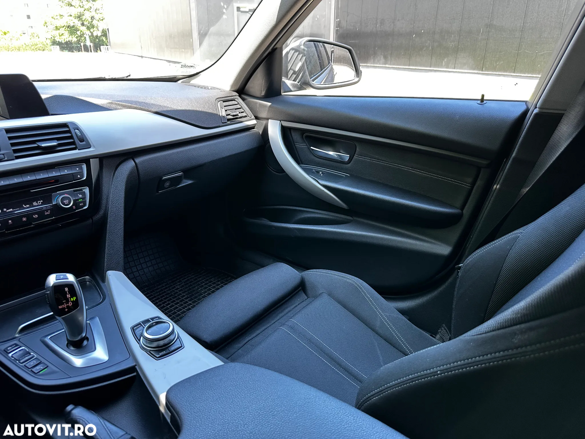 BMW Seria 3 318d Touring Aut. Advantage - 12