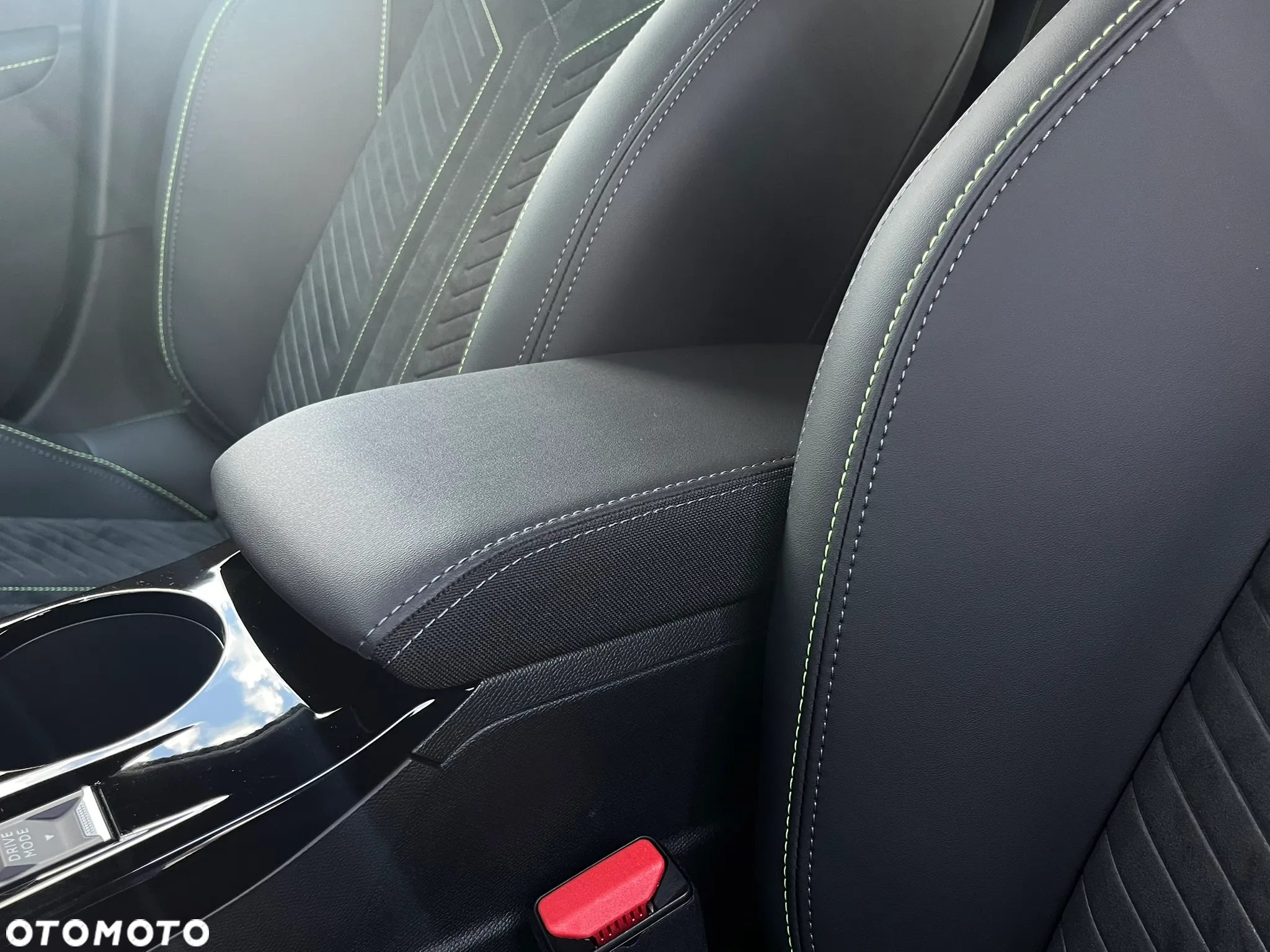 Peugeot 208 1.2 mHEV GT - 25