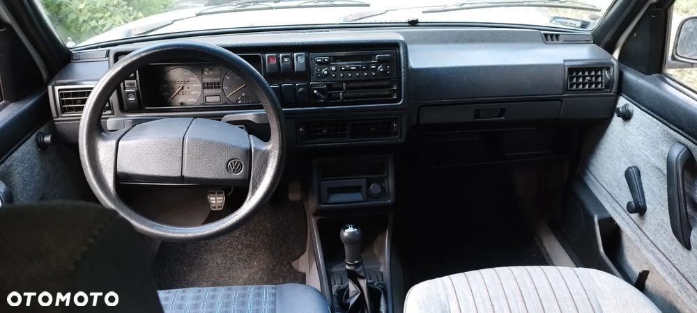 Volkswagen Golf 1.6 GL - 11