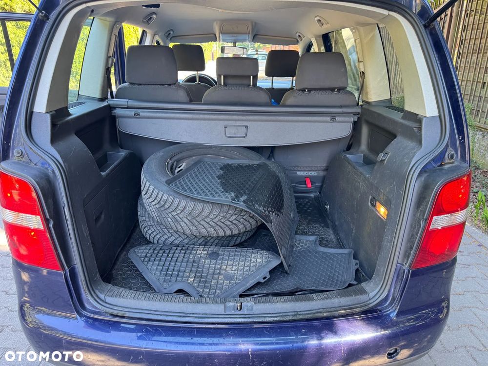 Volkswagen Touran 1.6 Basis - 11