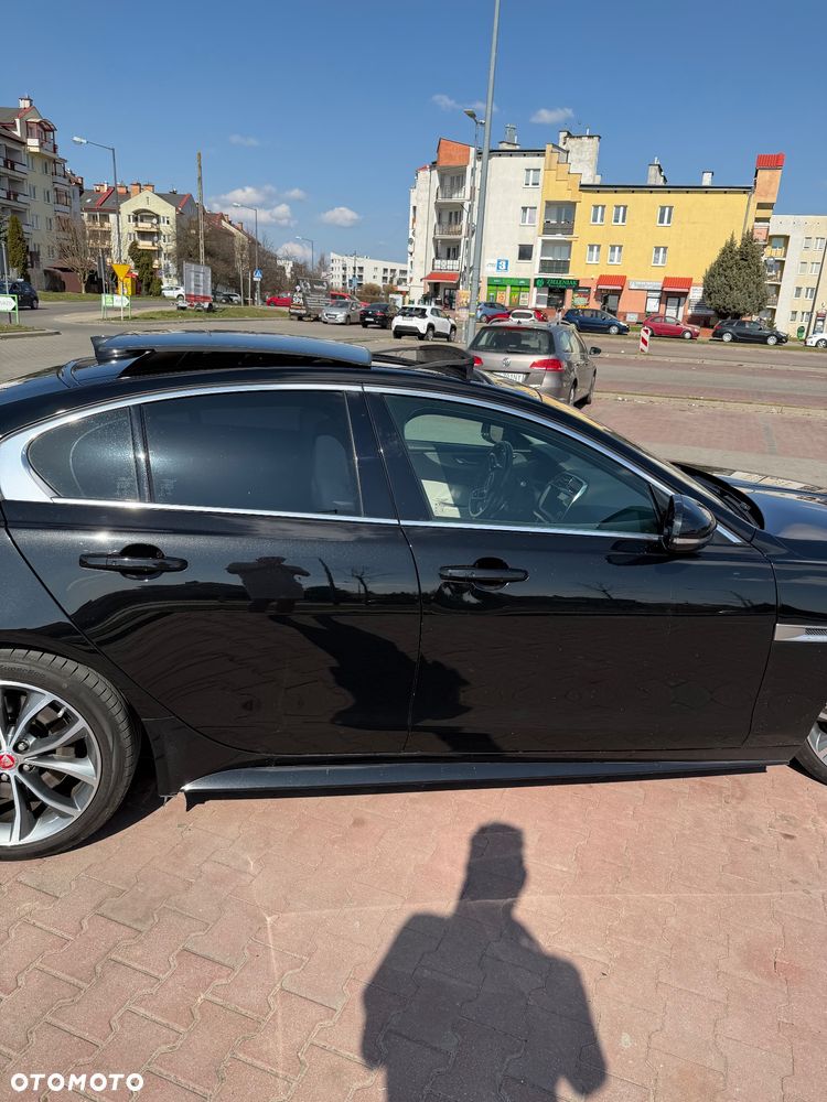 Jaguar XE 2.0 D180 R-Dynamic S - 16