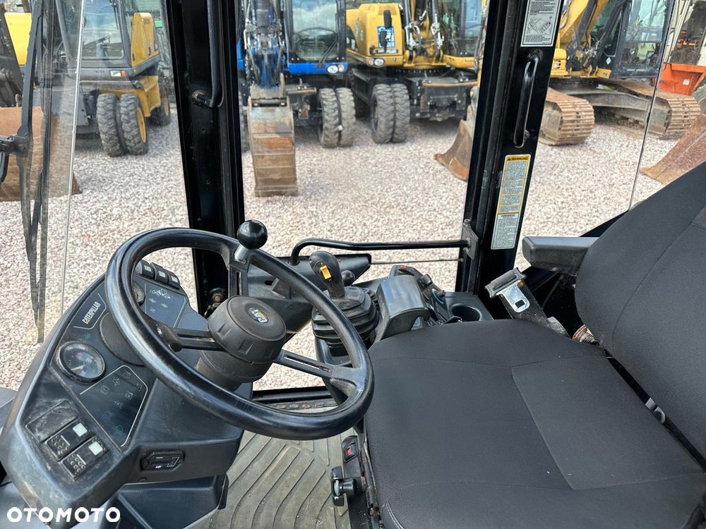 Caterpillar CAT 908 - 17