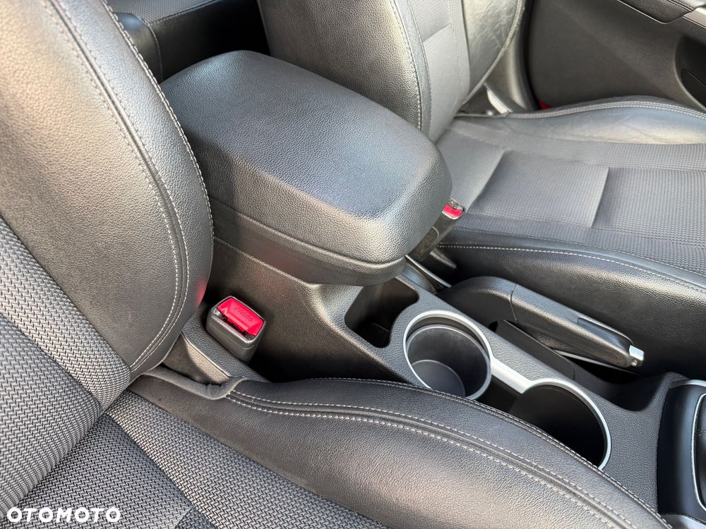 Hyundai i30 blue 1.6 GDI Passion - 24