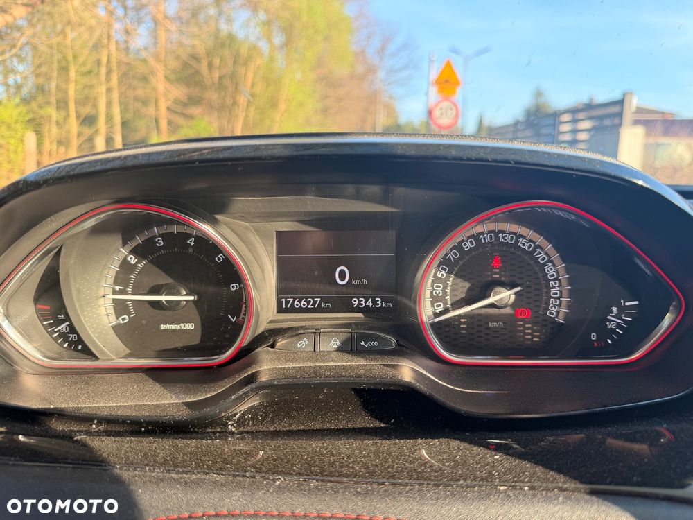 Peugeot 208 GTI 200 THP - 14