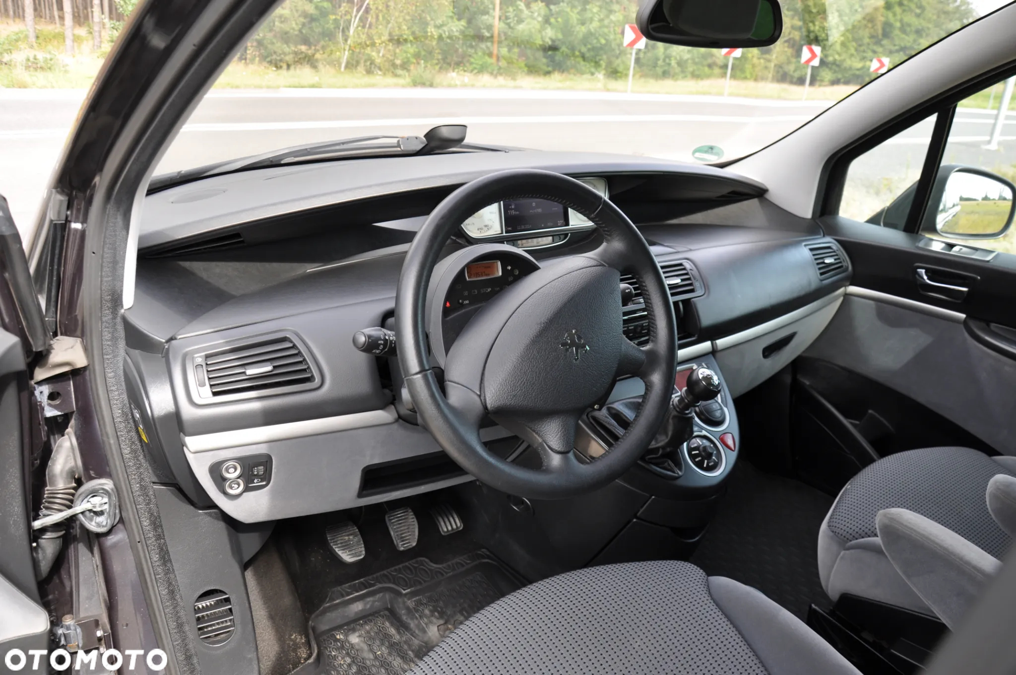 Peugeot 807 HDi 135 Family - 31