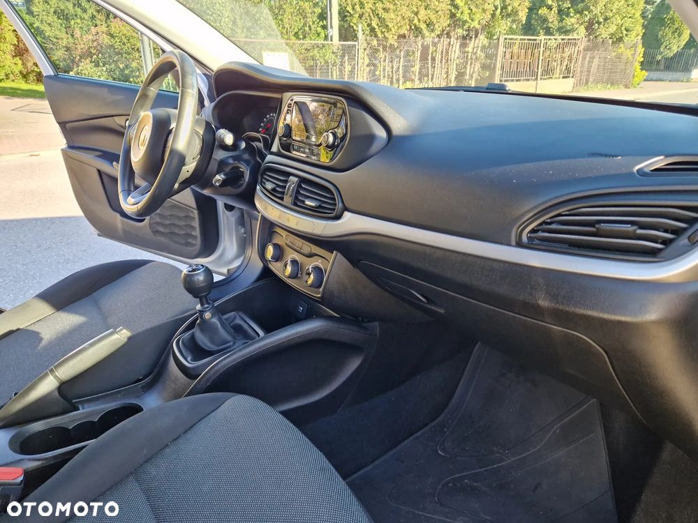 Fiat Tipo 1.4 T-Jet 16v Easy - 28
