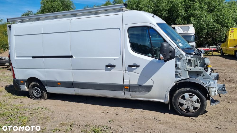 Nissan INTERSTAR - 12