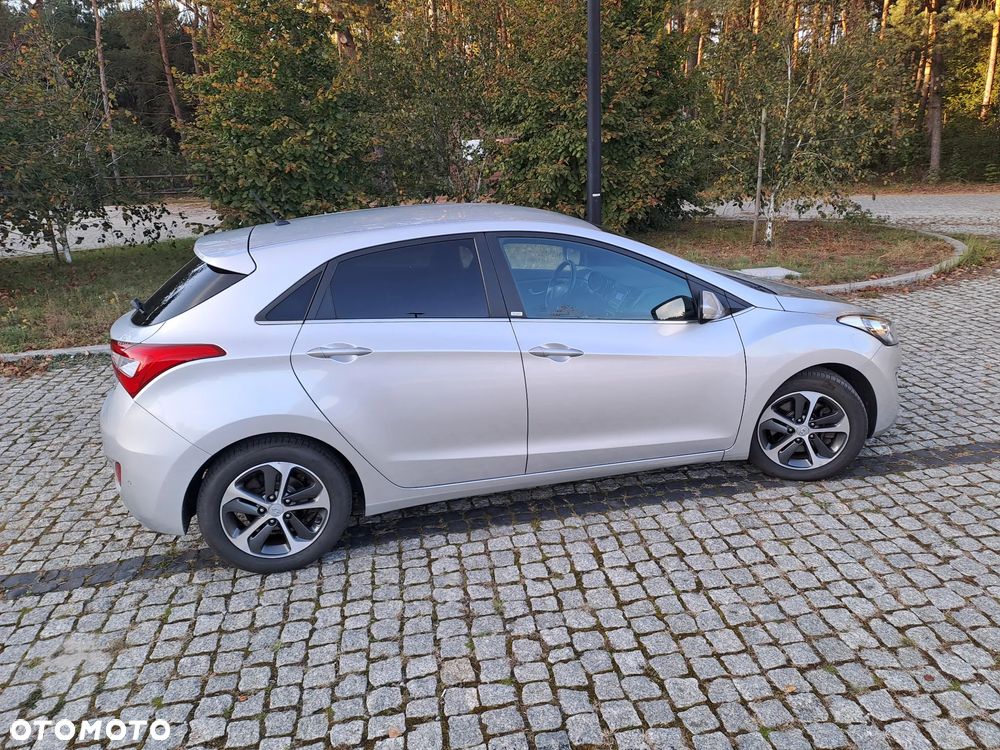 Hyundai i30 1.6 D Premium - 9