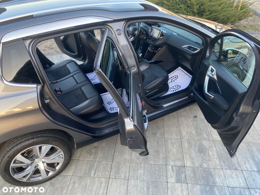 Peugeot 2008 1.2 Pure Tech Allure S&S - 33