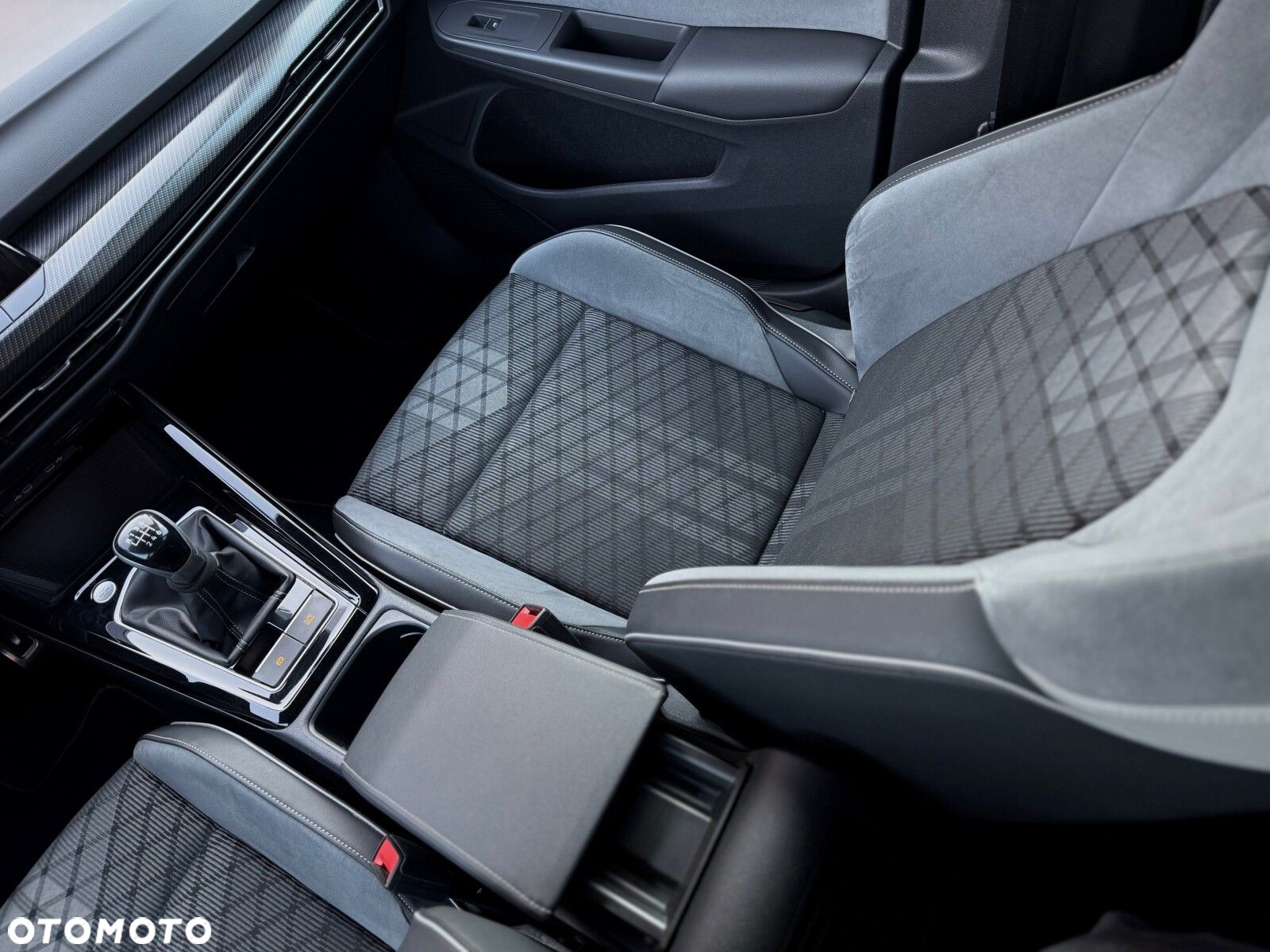 Volkswagen Golf VIII 1.5 TSI EVO R-Line - 15
