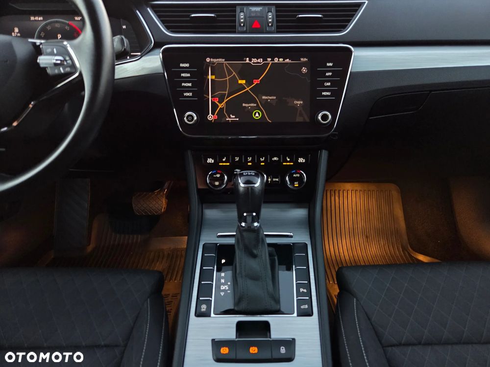 Skoda Superb 2.0 TDI SCR Ambition DSG - 25