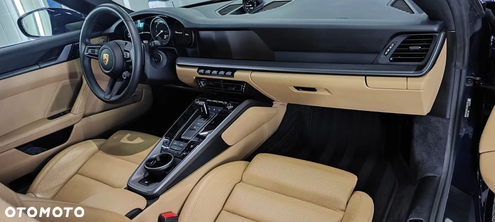 Porsche 911 Carrera Cabriolet PDK - 11