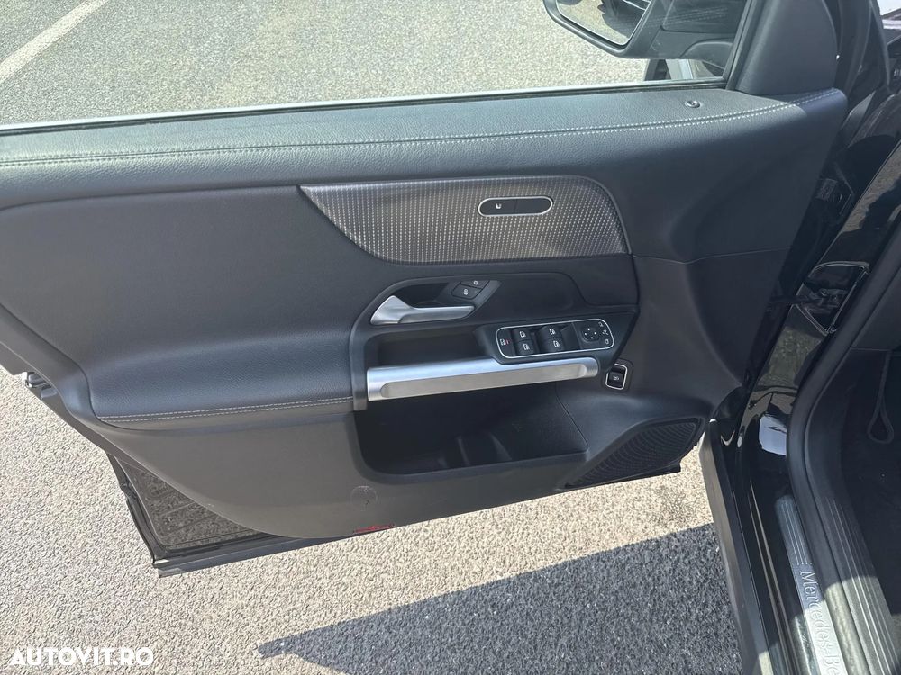 Mercedes-Benz GLB - 11