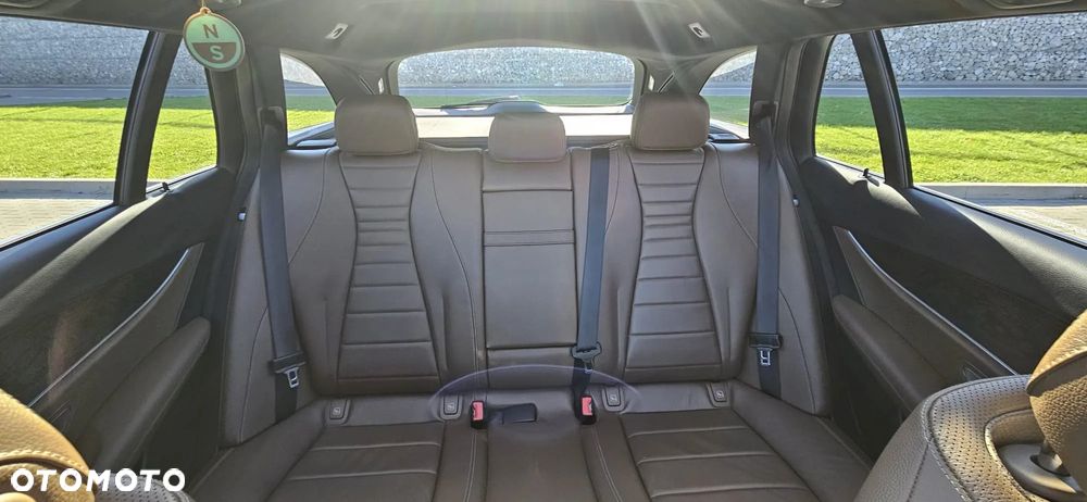 Mercedes-Benz Klasa E 220 d 4-Matic 9G-TRONIC - 23