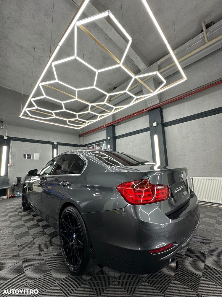 BMW Seria 3 320i Luxury Line - 7