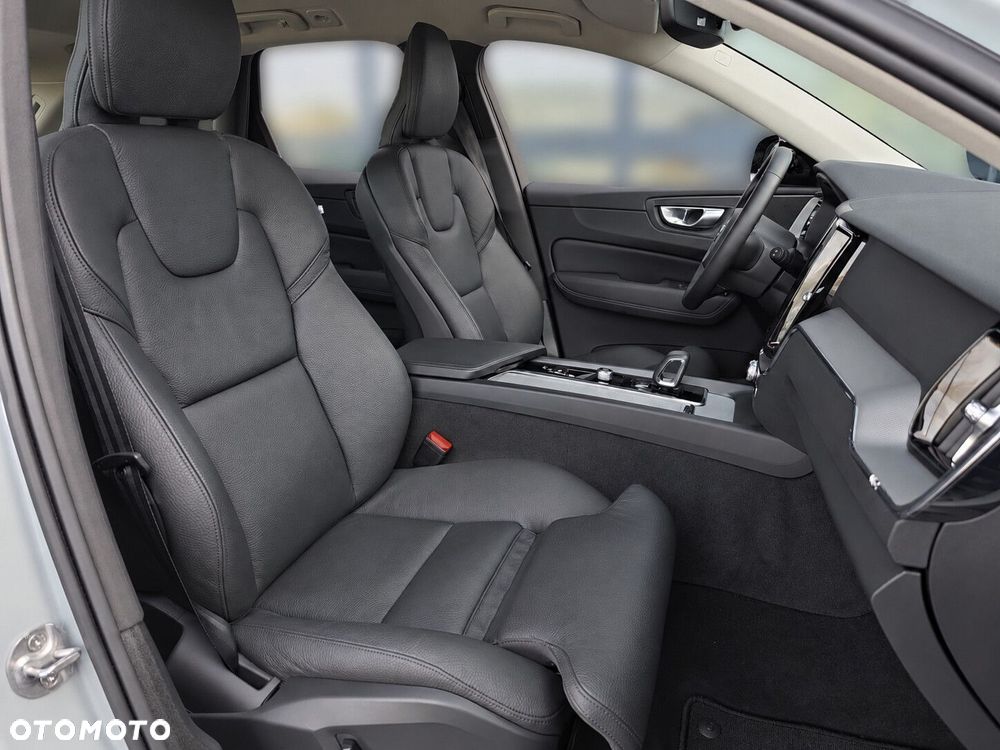 Volvo XC 60 B4 D Plus Dark - 14