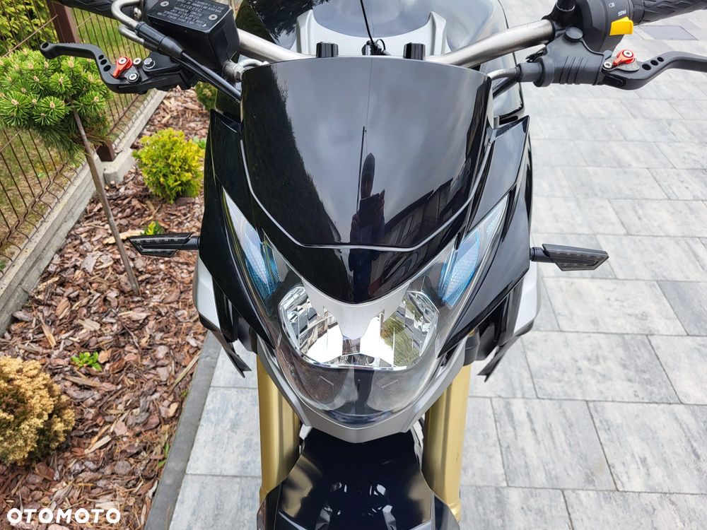Suzuki GSR - 10