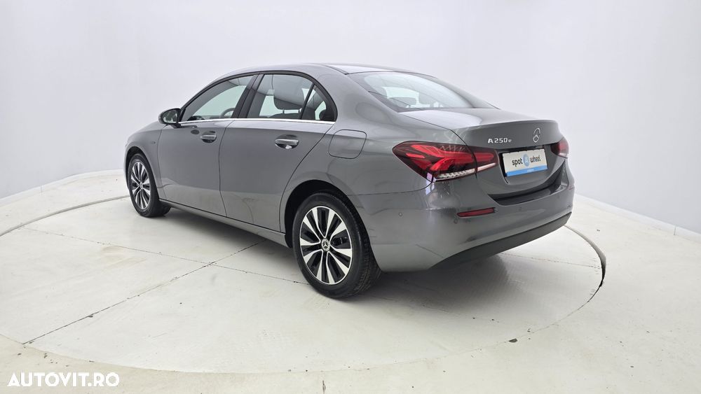 Mercedes-Benz A - 8