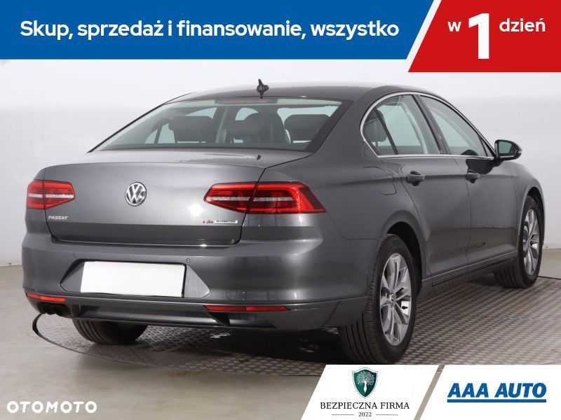 Volkswagen Passat - 7