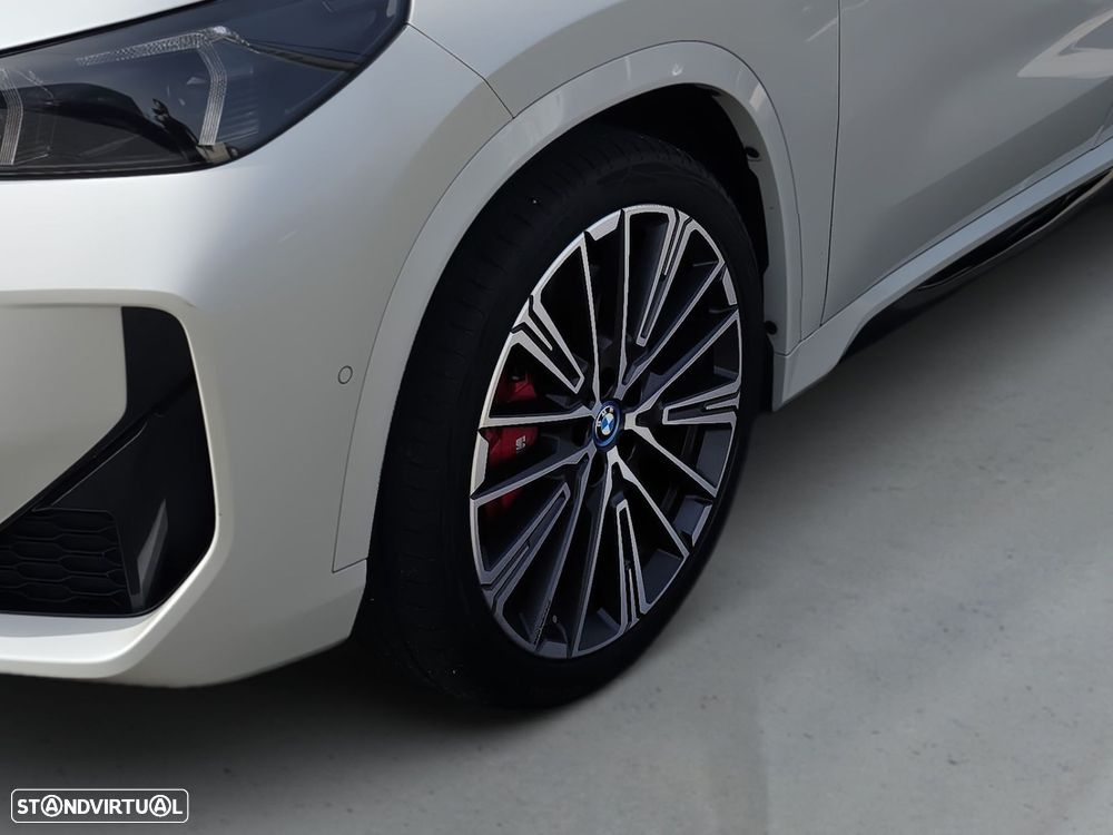 BMW iX1 eDrive20 Pack Desportivo M Pro - 7