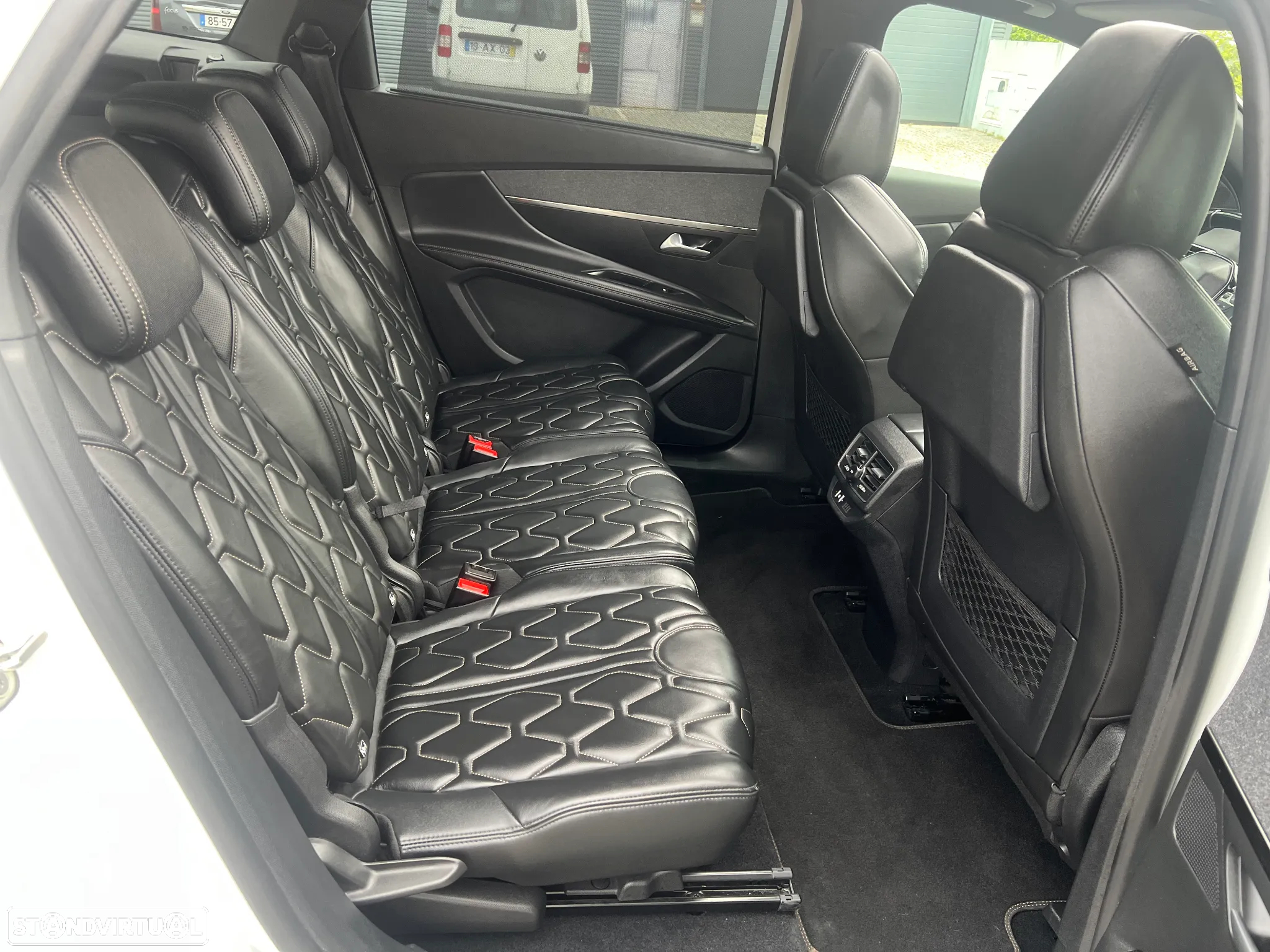 Peugeot 5008 1.5 BlueHDi GT Line J19 EAT8 - 32
