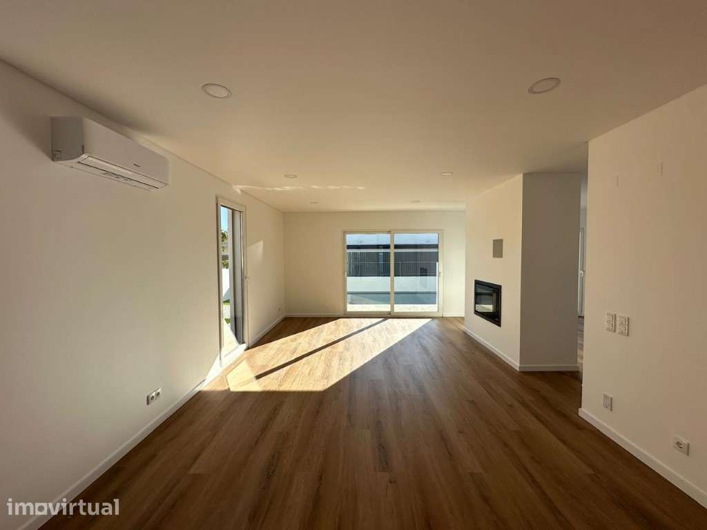 Moradia T3 com piscina disponível para arrendar em Vila Nogueira de... - Grande imagem: 3/18