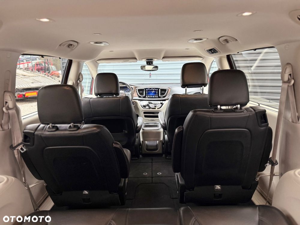 Chrysler Pacifica - 32