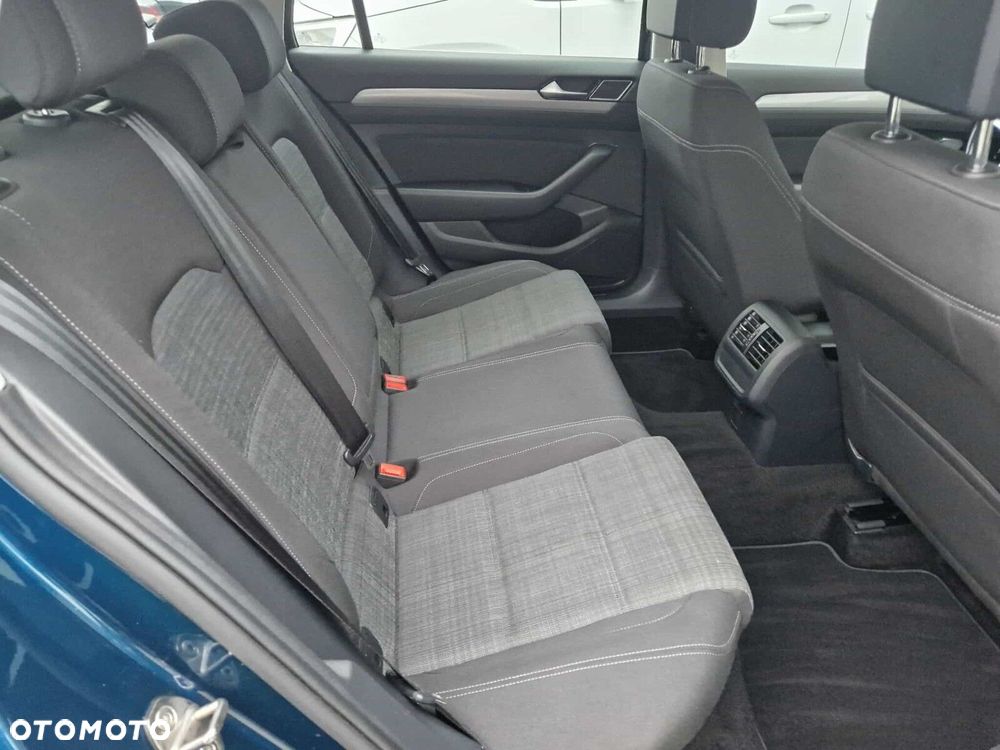 Volkswagen Passat Variant - 32